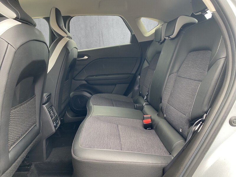 Fahrzeugabbildung Captur Techno TCe 140 Bild 12 von 15