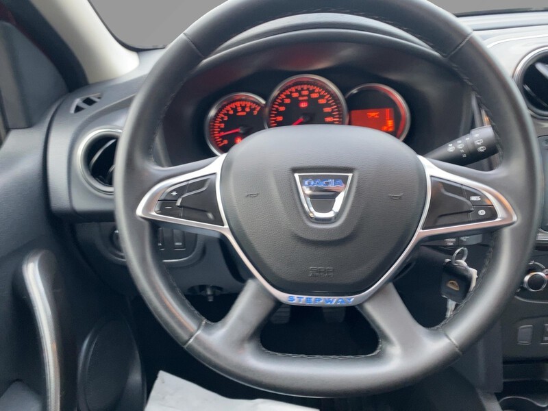 Fahrzeugabbildung Sandero Stepway Prestige TCe 100 Bild 10 von 19
