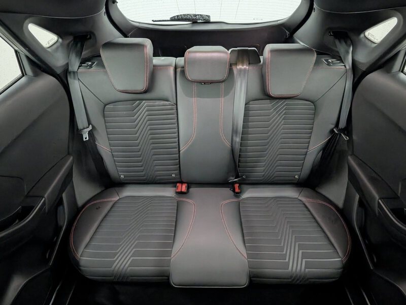 Fahrzeugabbildung Puma 1.0 EcoBoost MHEV ST-Line X Schiebedach Bild 15 von 42