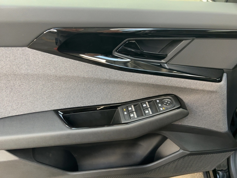 Fahrzeugabbildung Austral EVOLUTION MILD HYBRID 160 AUTOMATIK Bild 16 von 20