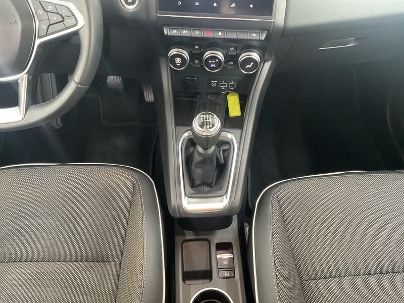 Fahrzeugabbildung Captur II 1.0 TCe 90 Intens Bild 10 von 17