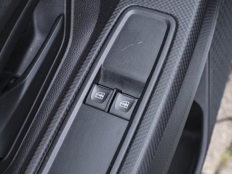 Fahrzeugabbildung Sandero USB BT GJR ZV Bild 9 von 15
