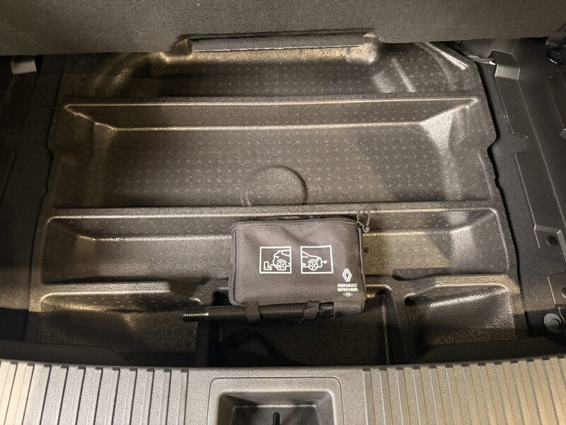 Fahrzeugabbildung Austral Techno Mild Hybrid 160 Automatik Bild 29 von 50