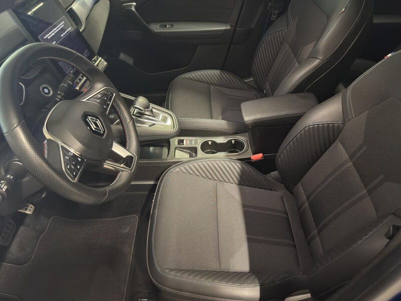 Fahrzeugabbildung Captur Esprit Alpine E-TECH Full Hybr Bild 11 von 15