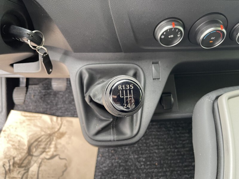 Fahrzeugabbildung Master Kasten L2H2 3,5t Blue dCi 135 PS FWD Bild 30 von 33