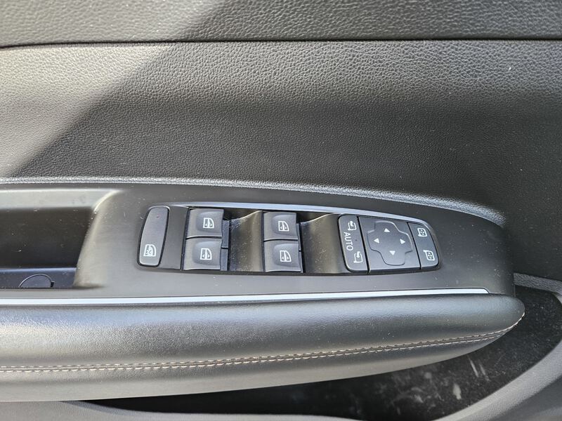 Fahrzeugabbildung Koleos 4WD X-tronic Bild 9 von 28