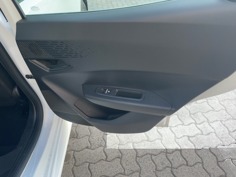 Fahrzeugabbildung Clio +Einparkhilfe+Klimaanlage Bild 24 von 50