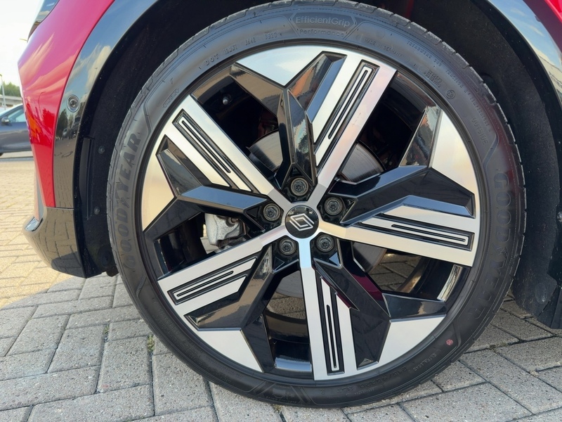 Fahrzeugabbildung Megane E-TECH 100% ele  100% elektrisch Bild 12 von 21