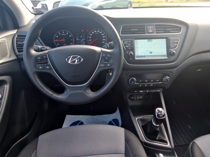 Fahrzeugabbildung i20 1.0 Advantage + (101PS) Bild 8 von 16