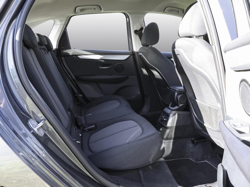 Fahrzeugabbildung 218 Active Tourer NAVI SHZ PDC BT AHK Bild 4 von 15