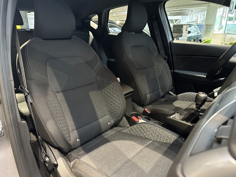 Fahrzeugabbildung Captur Evolution TCe 90 PS Bild 14 von 50