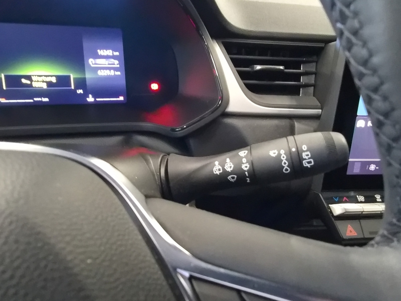 Fahrzeugabbildung Captur 1.0 Evolution TCe 100 LPG Klima LM SHZ Bild 17 von 19