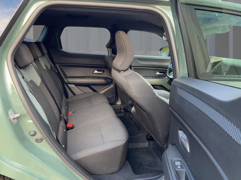 Fahrzeugabbildung Duster 1.6 E-TECH 140 Extreme  Bild 9 von 30