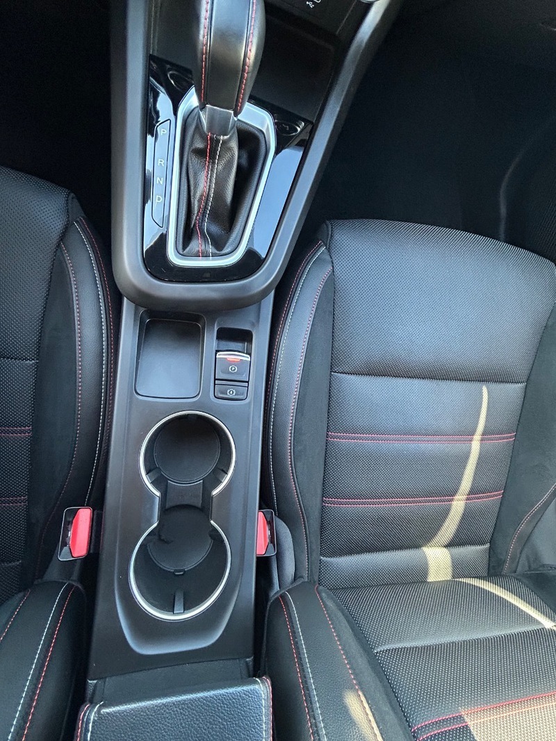 Fahrzeugabbildung Arkana TCe 160 Mild-Hybrid R.S. Line Fast Track Bild 35 von 50