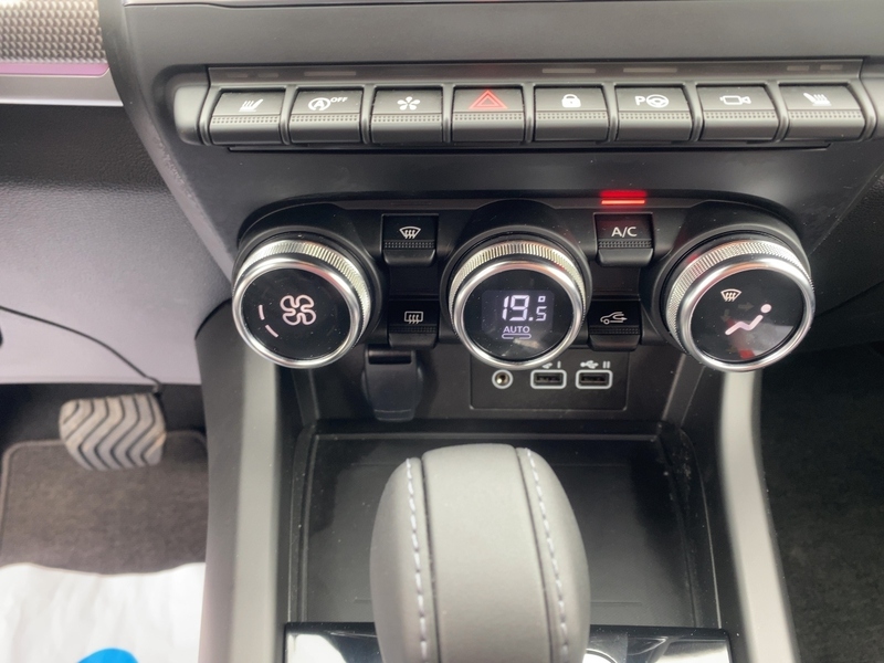 Fahrzeugabbildung Arkana TECHNO Mild Hybrid 140 EDC Bild 14 von 19
