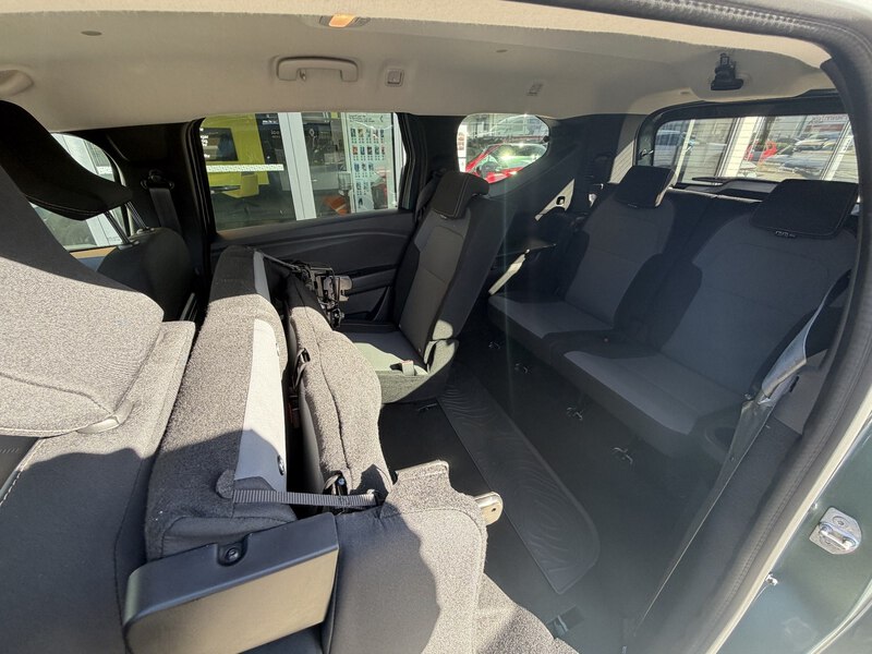 Fahrzeugabbildung Jogger Extreme+ TCe 100 ECO-G 7-Sitzer Bild 38 von 41