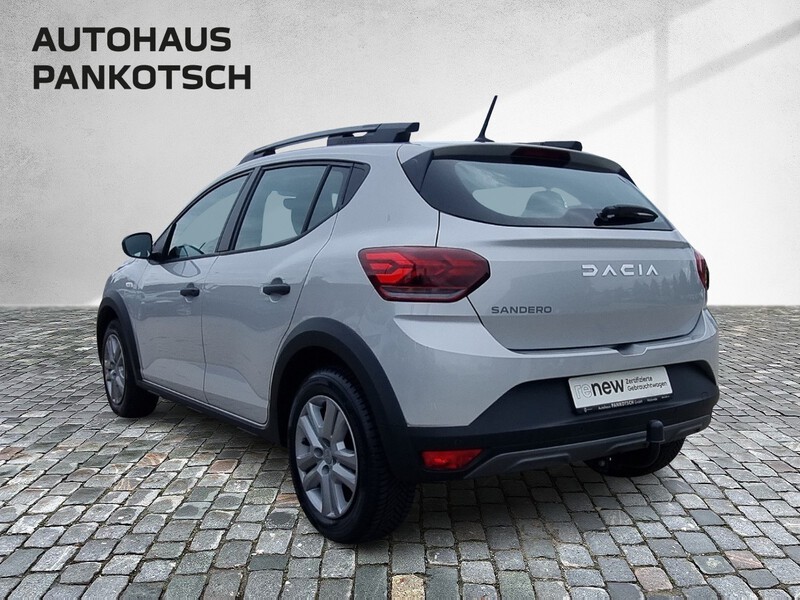Fahrzeugabbildung Sandero Stepway Essential TCe 90 Bild 2 von 18