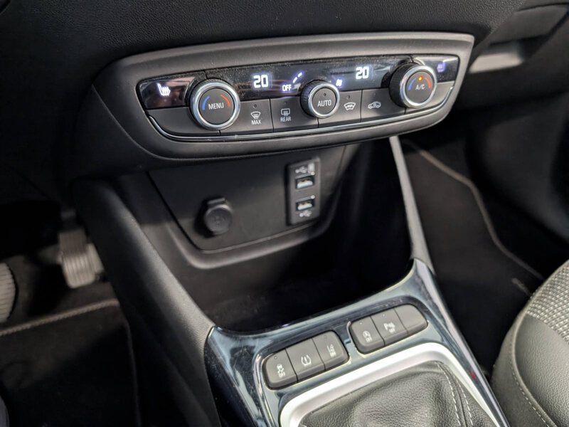 Fahrzeugabbildung Crossland 1.2 Turbo Business Edition Navi Kamera Bild 18 von 34