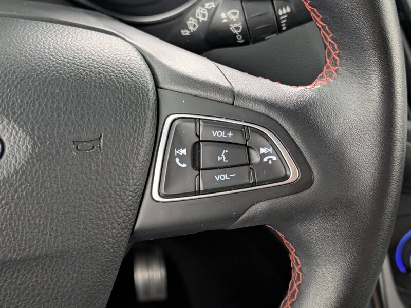 Fahrzeugabbildung Kuga 1.5 EcoBoost ST-Line Sony Keyfree Bild 36 von 44
