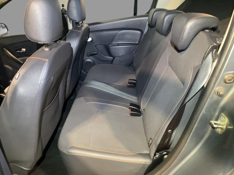 Fahrzeugabbildung Sandero Stepway Celebration TCe 90 Bild 8 von 21