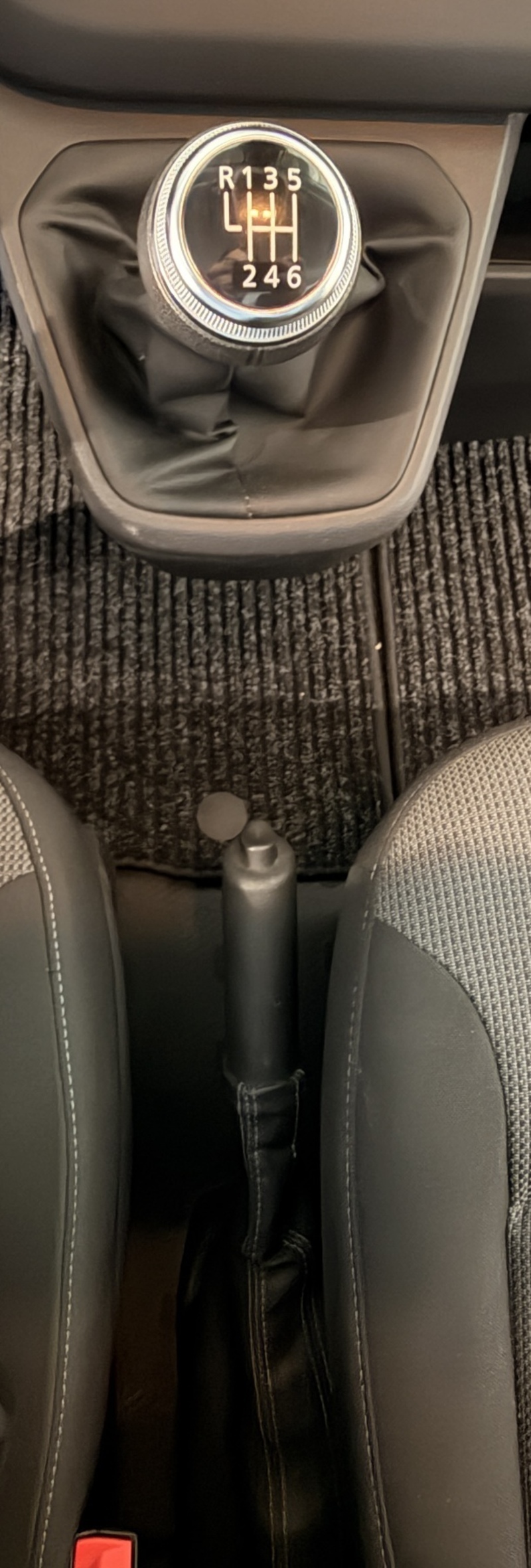 Fahrzeugabbildung Trafic L2H1 Komfort 3,1t dCi 150 PS Bild 14 von 50