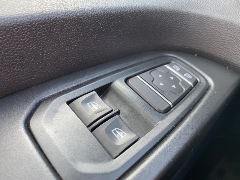 Fahrzeugabbildung Trafic Lkw Komfort L1H1 2,8t Blue dCi 130 Bild 20 von 20