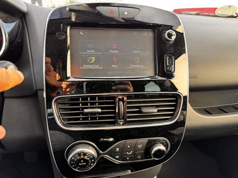 Fahrzeugabbildung Clio LED+SITZH+NAVI Bild 18 von 21