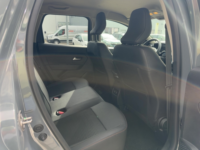 Fahrzeugabbildung Duster AHK LED Bild 8 von 14