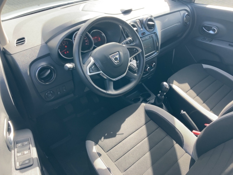 Fahrzeugabbildung Lodgy Stepway Plus 1.5 BLUE dCi 115 Bild 8 von 15
