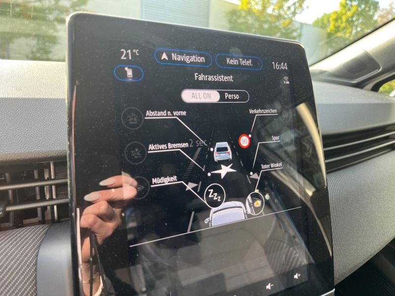 Fahrzeugabbildung Clio +Tempomat+Sitzheizung+ Bild 40 von 44