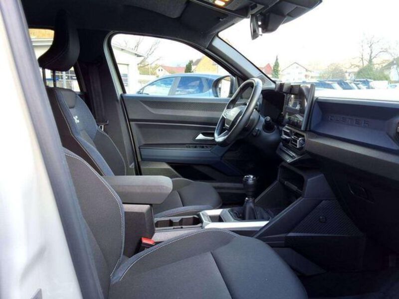 Fahrzeugabbildung Duster TCE 130/360KAMERA/NAVI/CARPLAY Bild 11 von 17