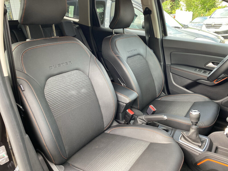 Fahrzeugabbildung Duster Scheckheft 360° Navi PDC Bild 13 von 20