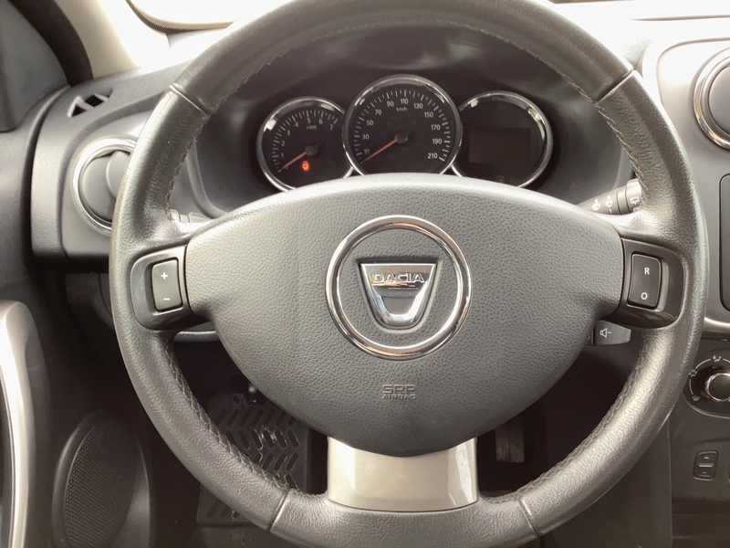 Fahrzeugabbildung Sandero Stepway Celebrat Bild 9 von 15