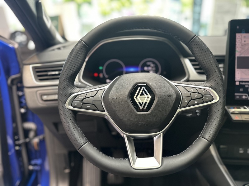 Fahrzeugabbildung Captur Techno 140 PS Mild Hybrid Bild 34 von 50