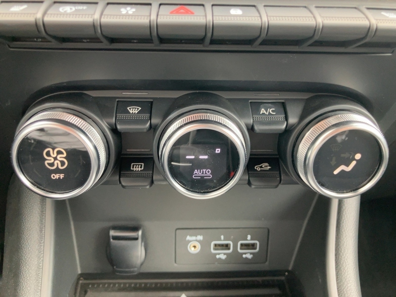 Fahrzeugabbildung Captur EDITION ONE 1.3 TCe 140 PS EDC  Bild 16 von 20