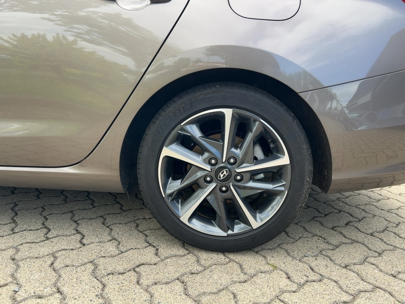 Fahrzeugabbildung i30 Kombi Edition 30 *Navi,Klima,PDC,SHZ* Bild 7 von 15