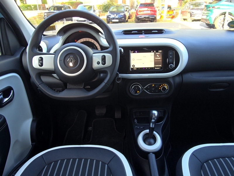 Fahrzeugabbildung Twingo E-Tech 100% ele. Klima Navi PDC Bild 14 von 20