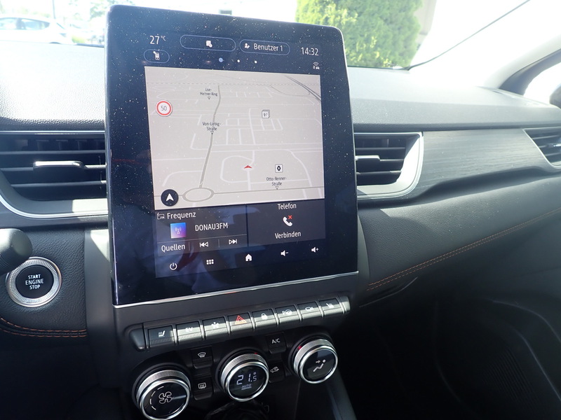 Fahrzeugabbildung Captur Initiale Paris E-TECH Plug-In 160 Bild 11 von 18