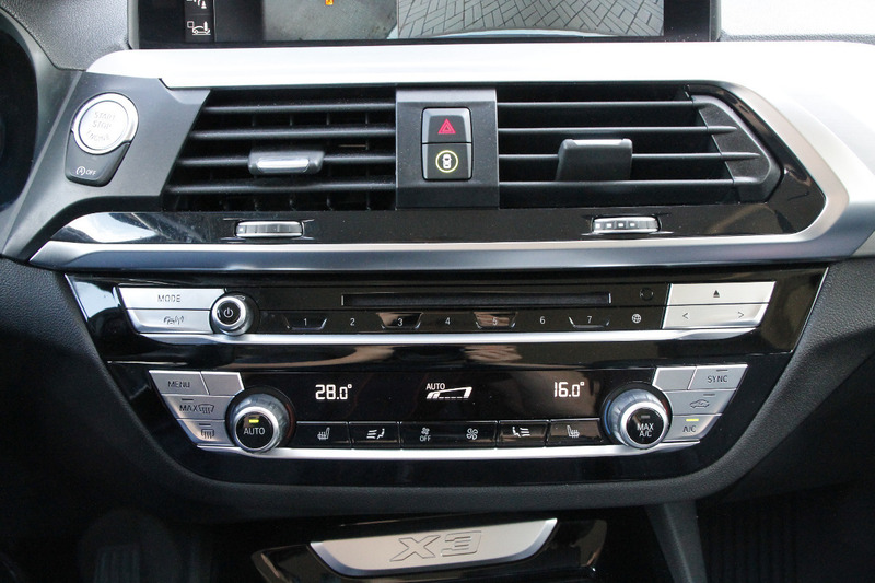 Fahrzeugabbildung X3 xDrive 20 d 2.0 xDrive SAV Bild 12 von 23