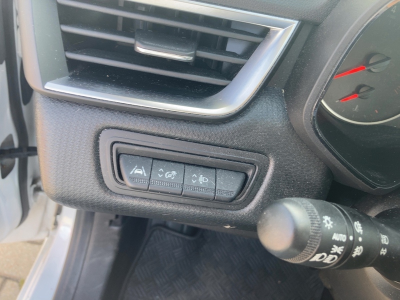 Fahrzeugabbildung Clio BUSINESS EDITION TCe 90 ( Bild 11 von 18