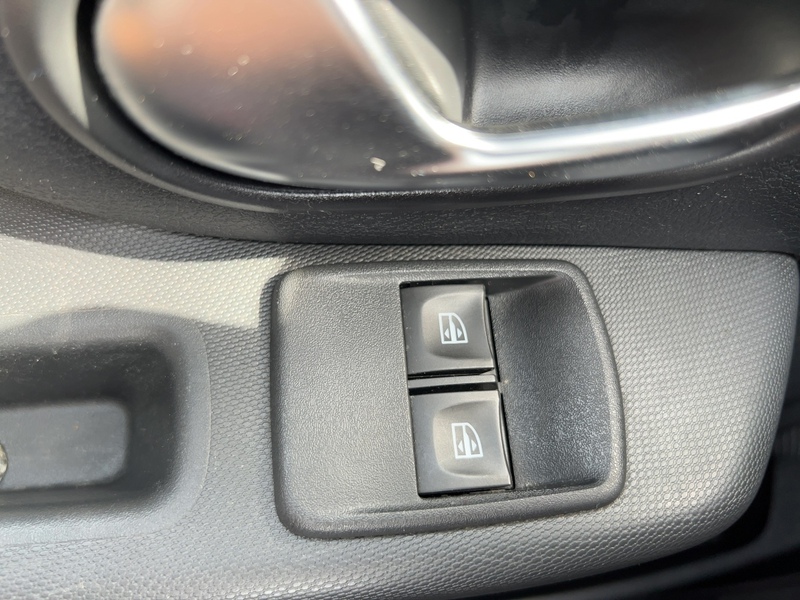 Fahrzeugabbildung Sandero Stepway Essential SCe 75 LED- Bild 19 von 22
