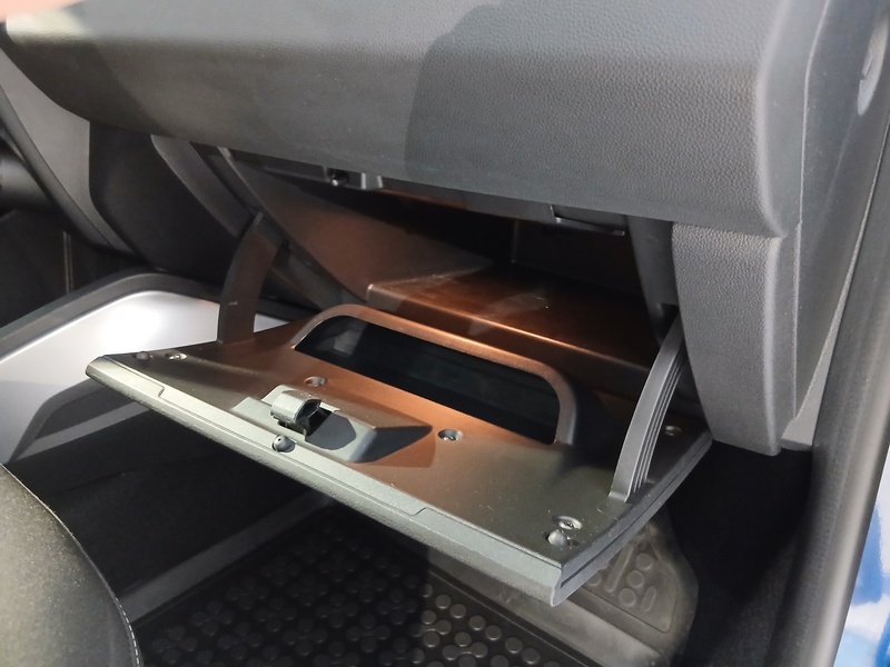 Fahrzeugabbildung Duster ABS Fahrerairbag ESP Bild 44 von 50