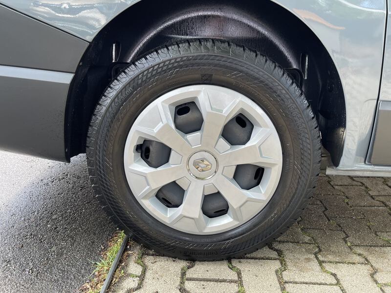 Fahrzeugabbildung Trafic L1H1 DOKA Komfort 3,0t dCi 150PS EDC Bild 18 von 46