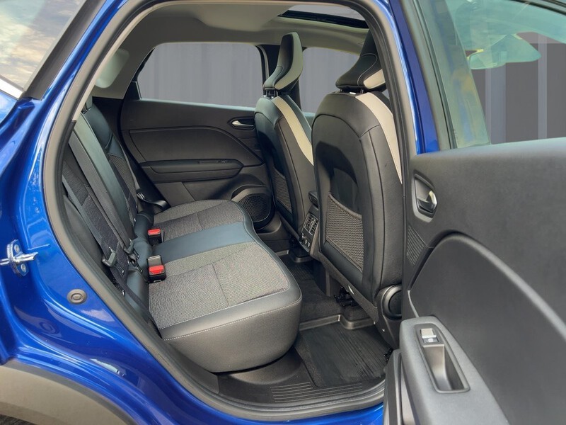 Fahrzeugabbildung Captur 1.3 TCe 140 Intens Bild 9 von 20