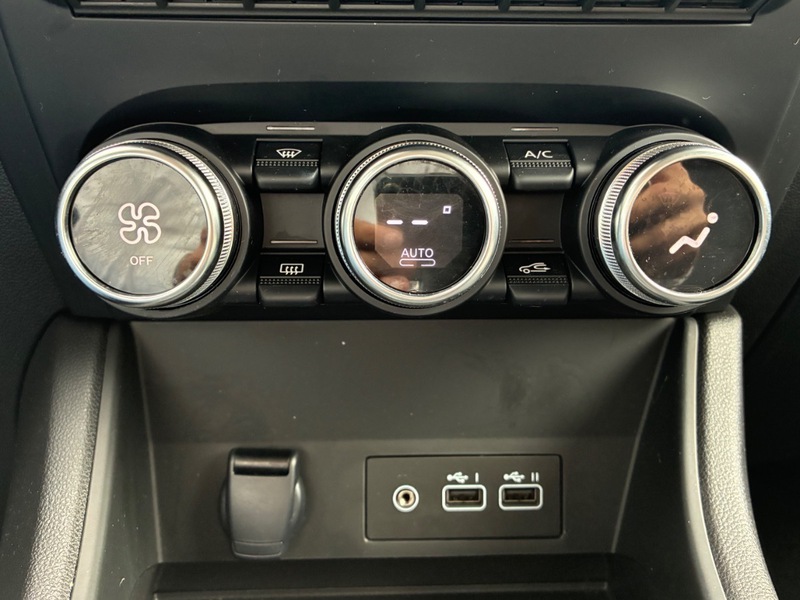 Fahrzeugabbildung Captur +Automatik+PDC+ Bild 38 von 47
