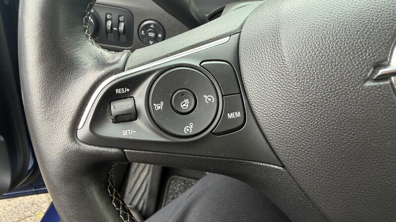 Fahrzeugabbildung Crossland Turbo Bild 15 von 16