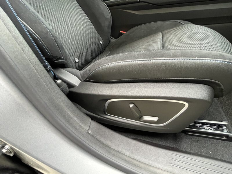 Fahrzeugabbildung Austral Esprit Alpine Full Hybrid E-Tech 200 Bild 30 von 42