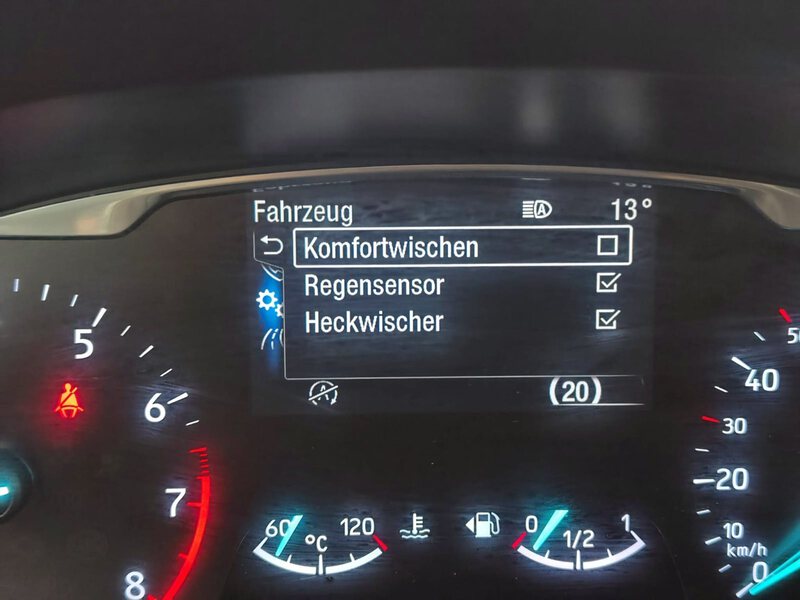 Fahrzeugabbildung Fiesta orline CarPlay ACC Bild 25 von 35