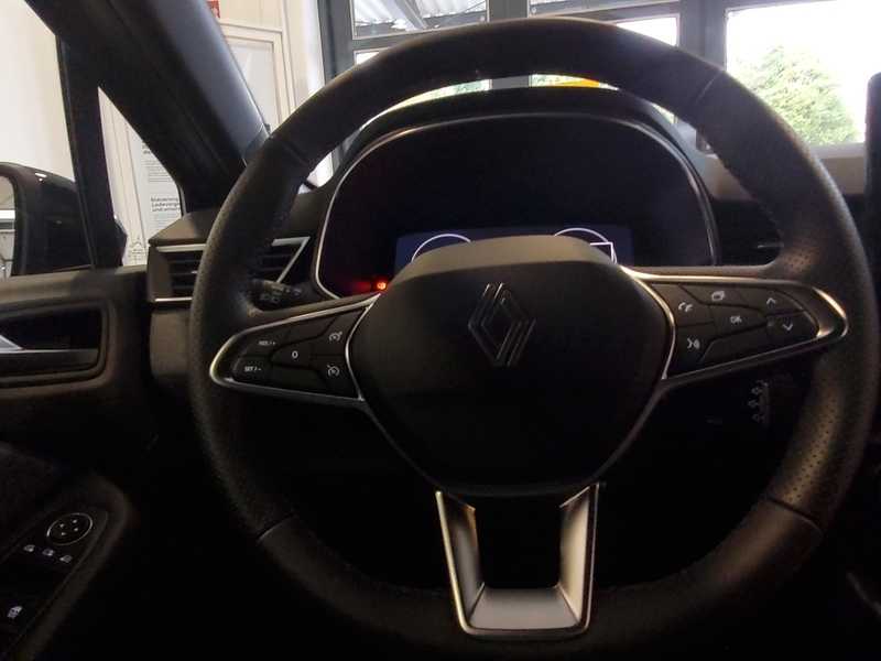 Fahrzeugabbildung Clio KISS TCe 90 Bild 10 von 12