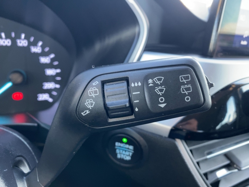 Fahrzeugabbildung Kuga Cool & Connect 1.5L 150PS M6 FWD Bild 18 von 21